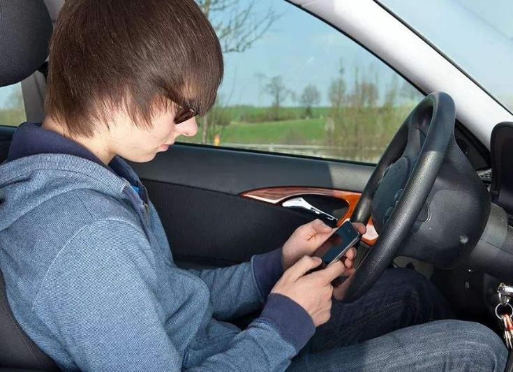 驾驶中使用手机对安全有哪些影响